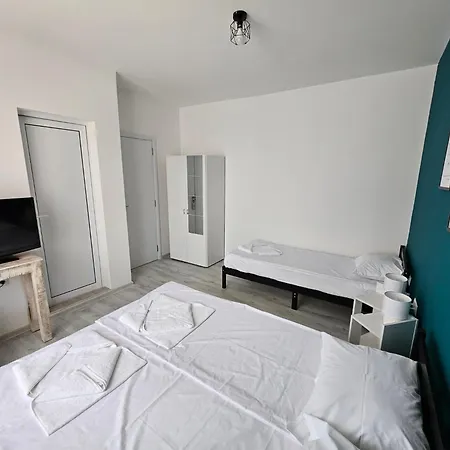 Otel естрела *